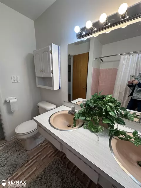 Bath - 2068 Cambrian, Flint, MI 48532 photo 4 of 4