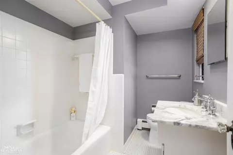 Bath - 498 Saint Clair, Grosse Pointe, MI 48230 photo 2 of 3