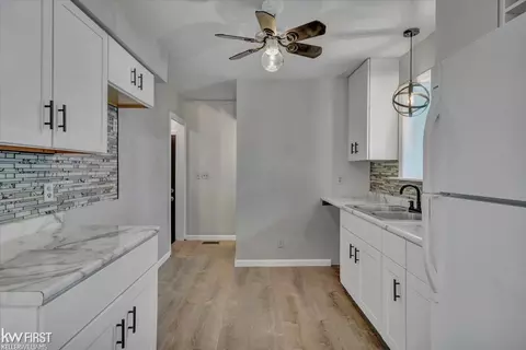 Entry Way - 5042 E Stanley, Flint, MI 48506 photo 2 of 3