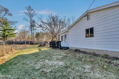 Exterior - 5042 E Stanley, Flint, MI 48506 photo 4 of 10