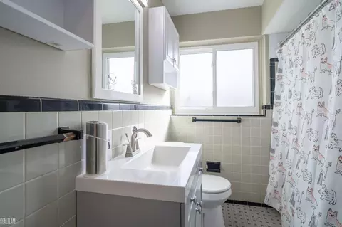 Bath - 1248 Gordon, Clawson, MI 48017 photo 1 of 1