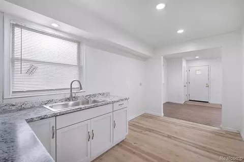 3210 Cherokee, Flint, MI 48507 photo 3