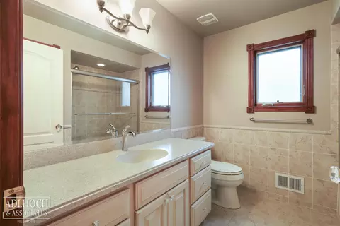 Bath - 47238 Blue Jay, Macomb, MI 48044 photo 2 of 2