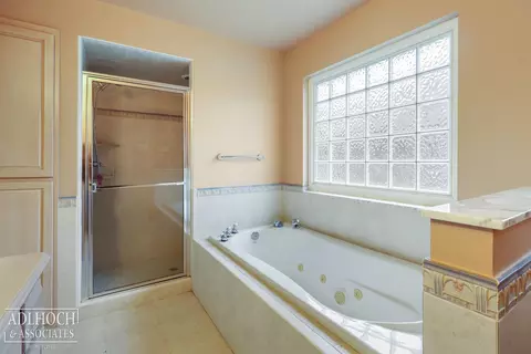 Bath - 47238 Blue Jay, Macomb, MI 48044 photo 1 of 2