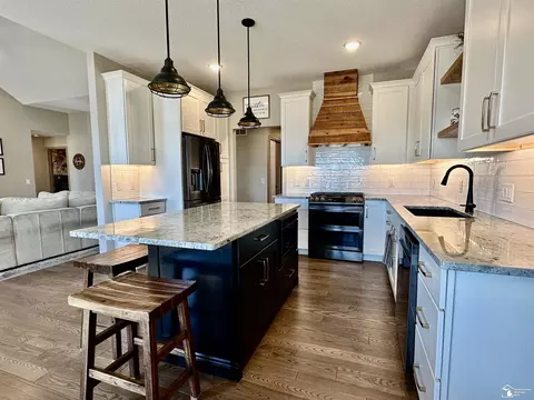 Kitchen - 10430 Jackman, Temperance, MI 48182 photo 4 of 8