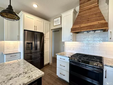 Kitchen - 10430 Jackman, Temperance, MI 48182 photo 7 of 8