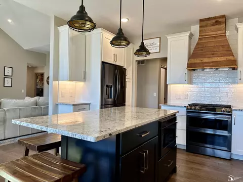 Kitchen - 10430 Jackman, Temperance, MI 48182 photo 5 of 8
