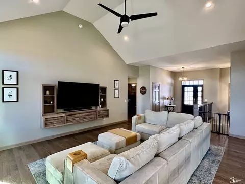 Living - 10430 Jackman, Temperance, MI 48182 photo 6 of 6