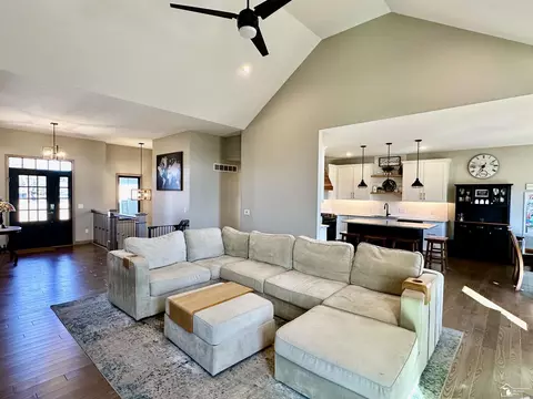 Living - 10430 Jackman, Temperance, MI 48182 photo 5 of 6