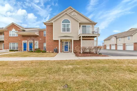 28234 S Pointe, New Baltimore, MI 48051