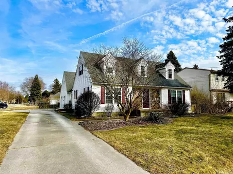 38560 Townhall St, Harrison Township, MI 48045