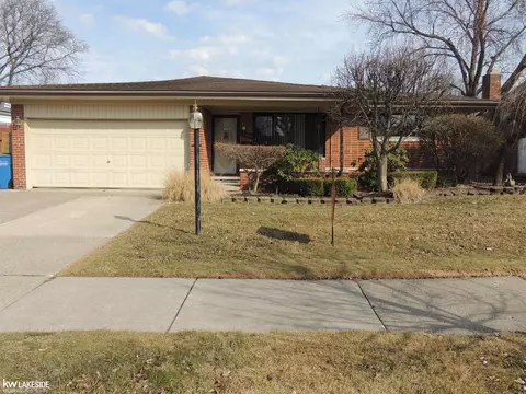 32460 Gainsborough, Warren, MI 48088