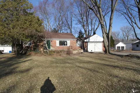 13161 S Dixie, La Salle, MI 48145