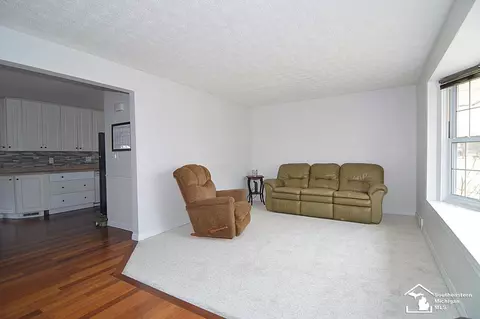 Living - 160 Donnalee, Monroe, MI 48162 photo 1 of 4