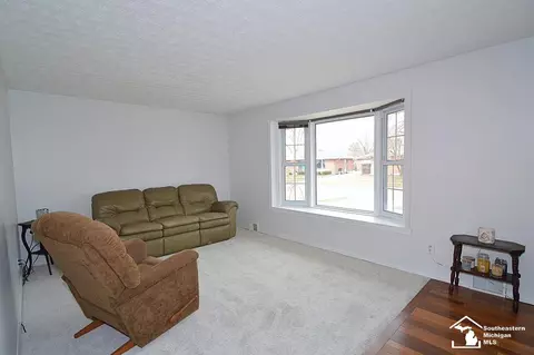 Living - 160 Donnalee, Monroe, MI 48162 photo 2 of 4