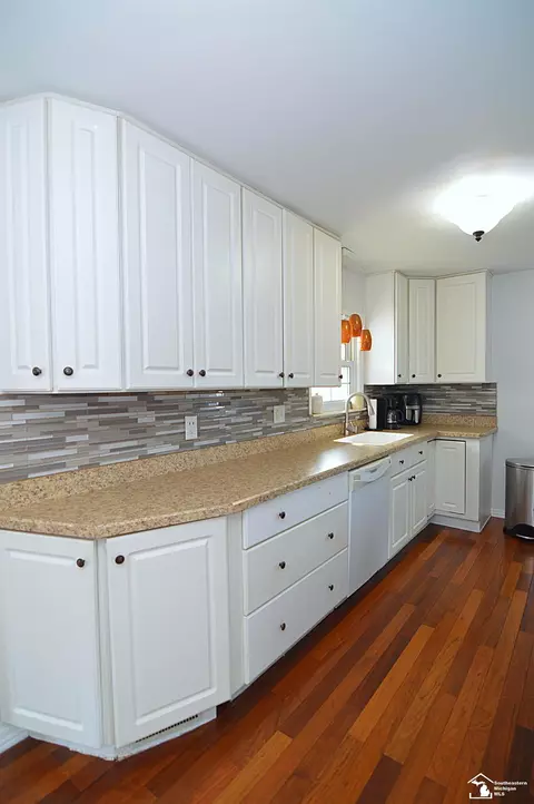 Kitchen - 160 Donnalee, Monroe, MI 48162 photo 1 of 1