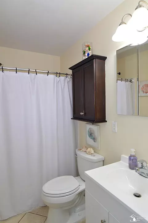 Bath - 160 Donnalee, Monroe, MI 48162 photo 1 of 1