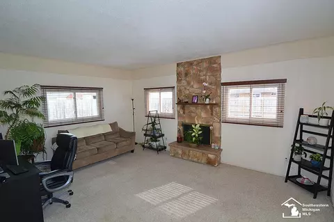 Living - 160 Donnalee, Monroe, MI 48162 photo 3 of 4