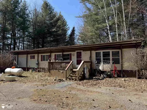 5929 Murphy Lk, Millington, MI 48746