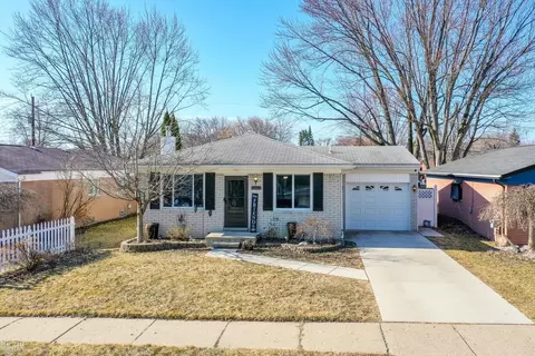 22910 Edgewater, Saint Clair Shores, MI 48082