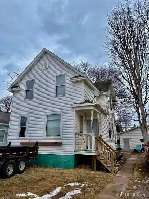 321 S 18th, Escanaba, MI 49829