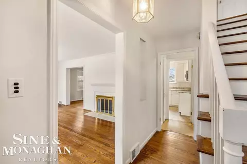 773 Hawthorne, Grosse Pointe Woods, MI 48236 photo 2