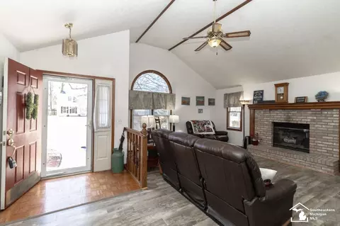 8666 Tanglewood, Temperance, MI 48182 photo 5