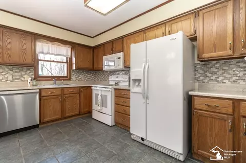 8666 Tanglewood, Temperance, MI 48182 photo 13