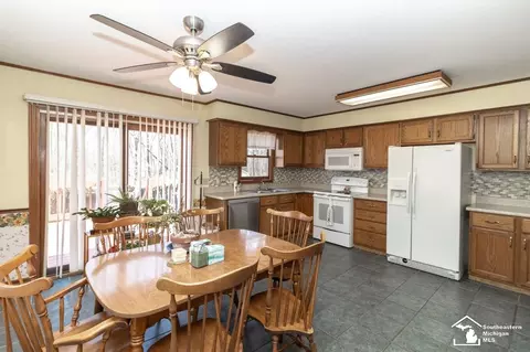 8666 Tanglewood, Temperance, MI 48182 photo 9