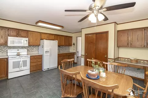 8666 Tanglewood, Temperance, MI 48182 photo 10