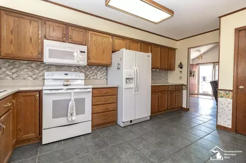 8666 Tanglewood, Temperance, MI 48182 photo 12