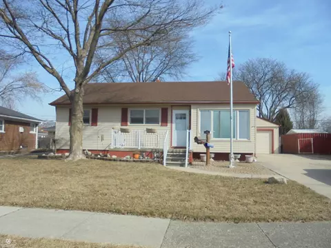 819 Chippewa, Mount Clemens, MI 48043