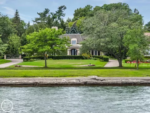 583 Lake Shr, Grosse Pointe Shores, MI 48236