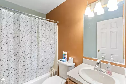 Bath - 9428 Rayna Dr, Davison, MI 48423 photo 1 of 2
