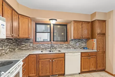 Kitchen - 9428 Rayna Dr, Davison, MI 48423 photo 2 of 3