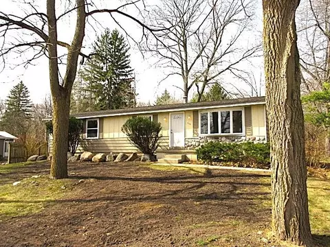 708 Carnes, Fenton, MI 48430