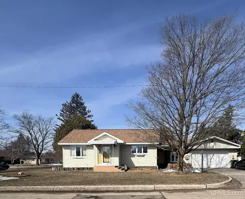 208 Detroit, Iron Mountain, MI 49801