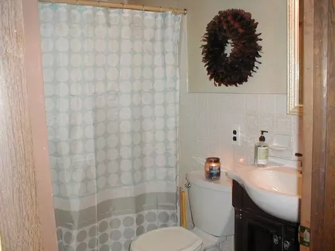 Bath - 511 Rivers, Gladwin, MI 48624 photo 1 of 2