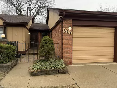 11816 Hawaii, Warren, MI 48093