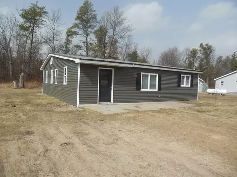 5143 Apache, Harrison, MI 48625