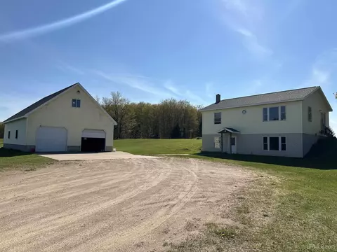 5583 Hallstrom, Rumely, MI 49826