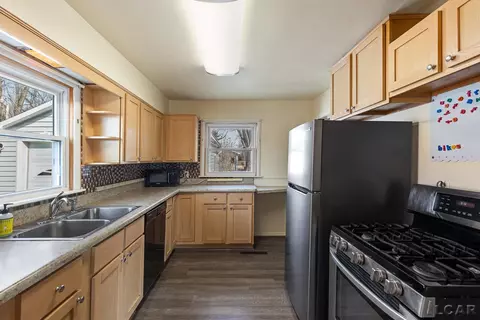 Kitchen - 338 E Main, Hudson, MI 49247 photo 4 of 6