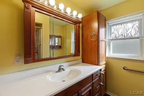 Bath - 338 E Main, Hudson, MI 49247 photo 1 of 2