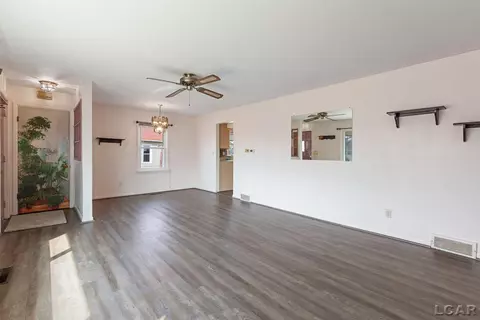 Living - 338 E Main, Hudson, MI 49247 photo 5 of 5