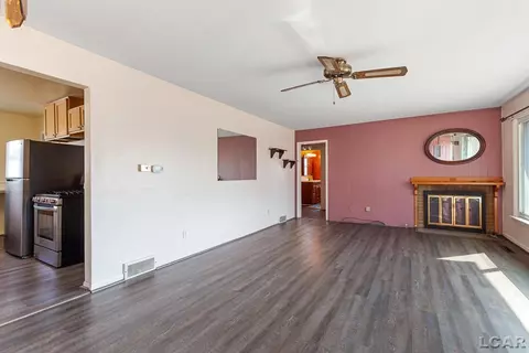 Living - 338 E Main, Hudson, MI 49247 photo 2 of 5