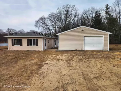 12000 Lakefield, Saint Charles, MI 48655