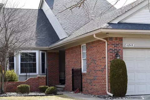 16549 Club Dr UNIT 57/, Southgate, MI 48195