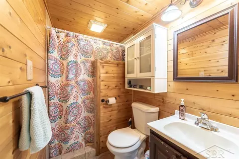 Bath - 1041 Chatterton, Gladwin, MI 48624 photo 2 of 2