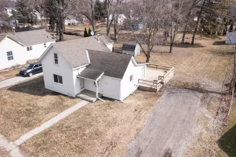 106 S Hunter St, Capac, MI 48014 photo 2