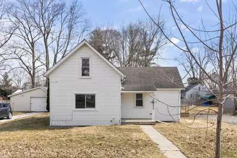 106 S Hunter St, Capac, MI 48014